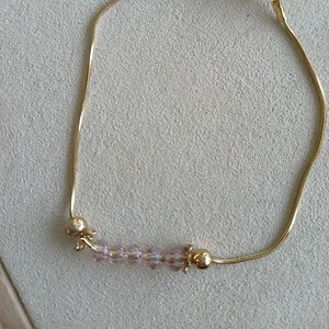 Goudkleurige Slangen Schakelarmband met Roze Facetkralen – Verstelbare Damesarmband