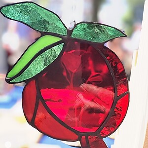 Granaatappel glas-in-lood suncatcher | Handgemaakte decoratie met Tiffany-techniek