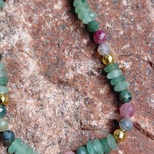 Green Luck: ketting met groene aventurijn en groen/paarse toermalijn
