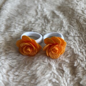 Haarelastiekjes met oranje roosjes