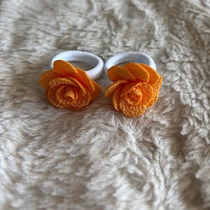 Haarelastiekjes met oranje roosjes