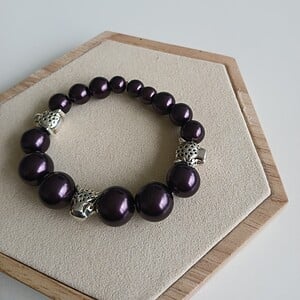 Handgemaakte Kralenarmband met Cheeta Bedels – Elastische Statement Armband voor Dames