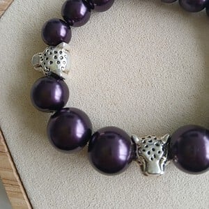 Handgemaakte Kralenarmband met Cheeta Bedels – Elastische Statement Armband voor Dames