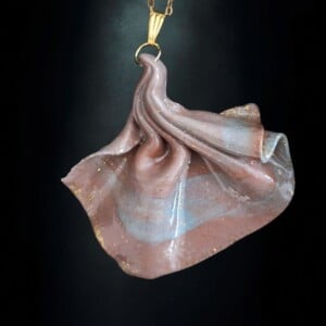Handgemaakte polymeerklei halsketting - unieke statement hanger - artistiek juweel voor haar - "Aurora Veil"