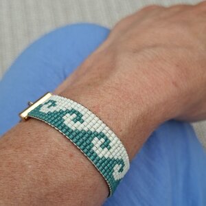 Handgeweven Miyuki kralenarmband waves green