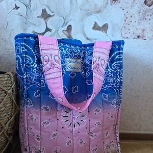 Handmade Bandana Tote Bag – Quilted Patchwork Tas in Roze Blauw Groen – Studio Siesoo Shopper – Unieke Stoffen Tas – Cadeau voor Haar