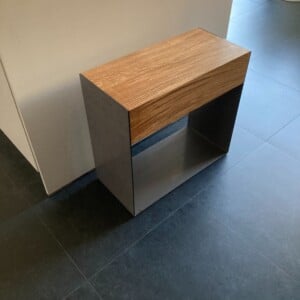 industrieel design-bijzettafel