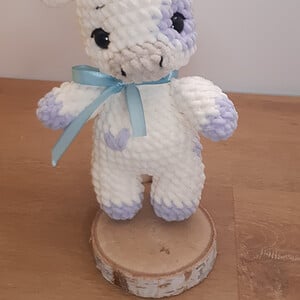 Knuffel kalfje: een heerlijk chenille gehaakte vriendje
