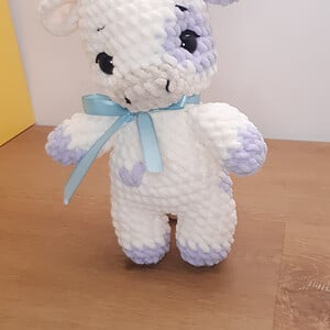 Knuffel kalfje: een heerlijk chenille gehaakte vriendje
