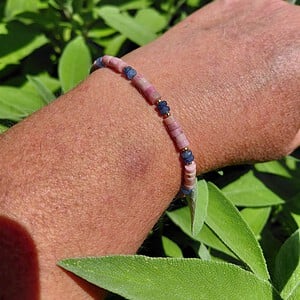 Pink Treasure: Armband met rhodoniet en blauwe aventurijn
