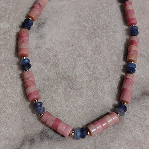 Pink Treasure: Armband met rhodoniet en blauwe aventurijn