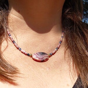 Pink Treasure: Ketting met grote roze agaat, rhodoniet en blauwe aventurijn