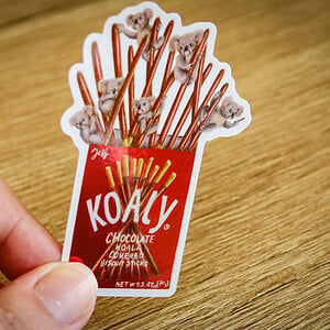 Sticker Koaly koala's japanese snack sticker met spiegel effect. Vaatwasser proof 5,5x8cm