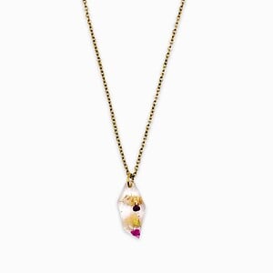 Subtiele Ketting met Facet Hanger Gevuld met Echt Gipskruid uit Den Haag (Fleur de Soleil)