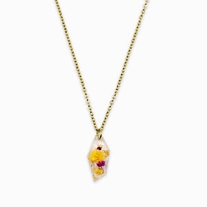 Subtiele Ketting met Facet Hanger Gevuld met Echt Gipskruid uit Den Haag (Fleur de Soleil)