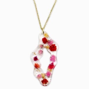 Subtiele Ketting met Grote Organische Hanger Gevuld met Echt Gipskruid uit Den Haag (GirlMeetsDenHaag x CH Design)