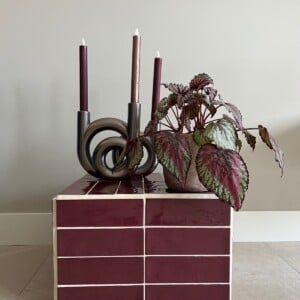 Unieke handgemaakte bijzettafel bordeaux - 42x42x28cm