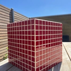 Unieke handgemaakte bijzettafel rood - 30x30cm