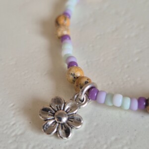 Vrolijke armband met bloem bedel | Allium