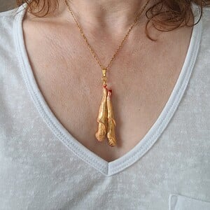 Zachtgeel juweel met goudkleurige afwerking-  handgemaakt sieraad - speciaal geschenk voor haar - uniek halssieraad - "Trust"