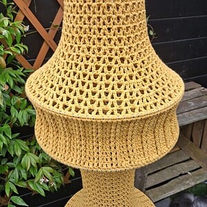 Decoratieve gehaakte lamp