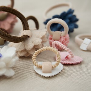 DIY achterkant om zelf haarelastiek te maken