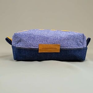 Duurzame toilettas van denim met bloemen