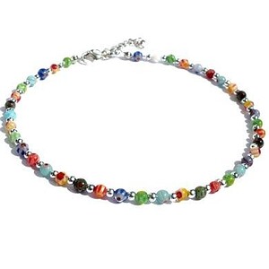 Enkelketting met millefiori kralen van 4 mm en zilverkleurige kralen van 3 mm. Handgemaakt enkelbandje, Murano glaskralen, Per Elle sieraden