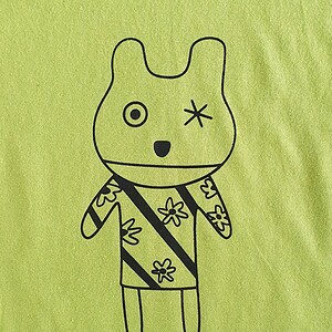 Hand bedrukt appeltjes groen katoenen kinder t-shirt, zwarte knuffel een ogig design, kids, 2 jaar