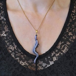 Handgemaakte paars zwarte hanger - speciale halsketting - geschenk verjaardag vriendin - slechts 1 exemplaar