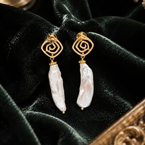 Ivory Whisper | Lange Barok Parel Oorbellen