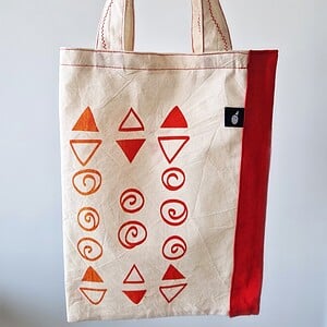 Kleine tas met rode spiralen en dreihoeken motief, small tote bag