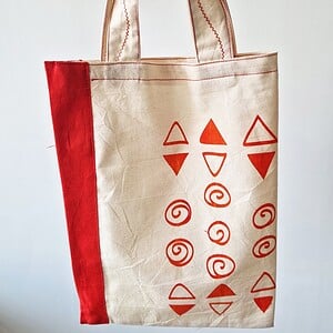 Kleine tas met rode spiralen en dreihoeken motief, small tote bag