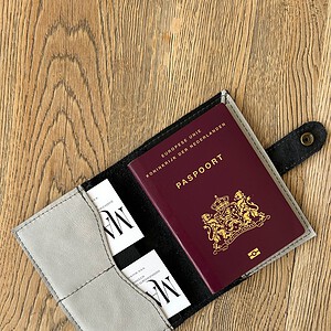 Leren paspoortmapje, slangenprint.