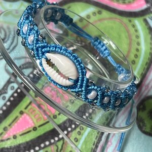 Macramé armband blauw met schelp