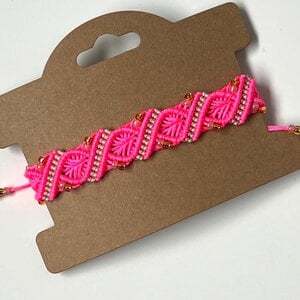 Macramé armband fluoriserend roze