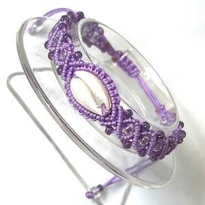 Macramé armband lila met schelp