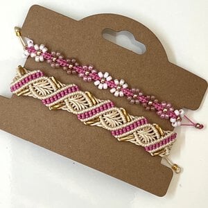 Macramé armbanden ecru-roze