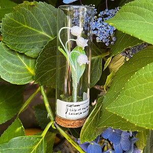 Micro gehaakte Lelietjes-van-Dalen Bloemenbroches