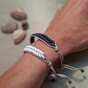 Natuurlijke armband van Tsjechische glaskralen & schuifknoop