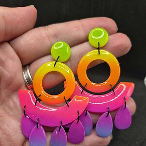 Neon oorbellen