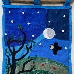 Patchwork wandkleed met de maan en uiltje