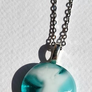 RVS ketting met uniek "Cayo Sal Herinneringen" glas hanger
