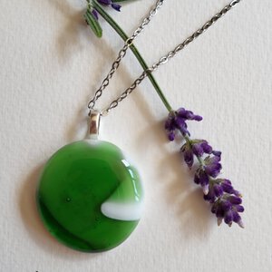 RVS ketting met uniek "Groene Golf" glas hanger