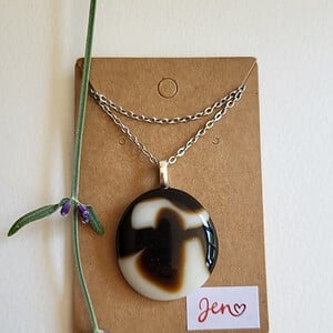 RVS ketting met uniek "Mocha Werveling" glas hanger
