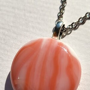 RVS ketting met uniek "Roze strepen" glas hanger