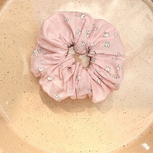 Scrunchie hartjes/ bloemen/ vlinders/ zomers (gemaakt met stof van France Duval Stalla)