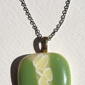 RVS ketting met uniek "Mos en Steentjes" glasfusing hanger
