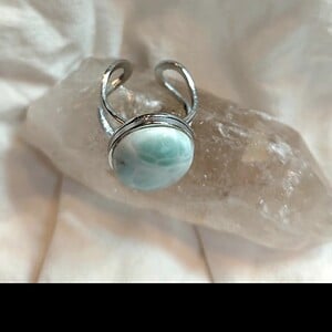 Verstelbare ring met Larimar