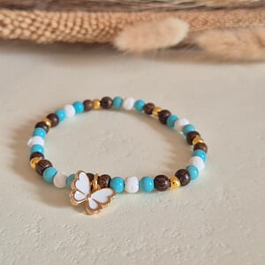 Vrolijke witte/gouden vlinder armband